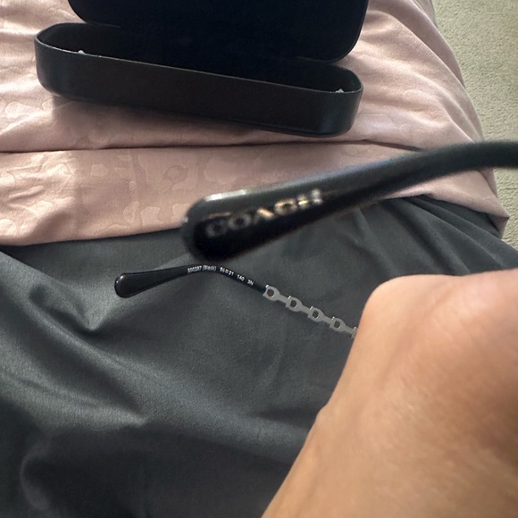 Coach sunglasses black, very good conditions no scratches - Picture 4 of 5